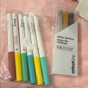 Cricut Glitter Gel Pens - Black, Gold, Silver, Yellow, Green, Blue